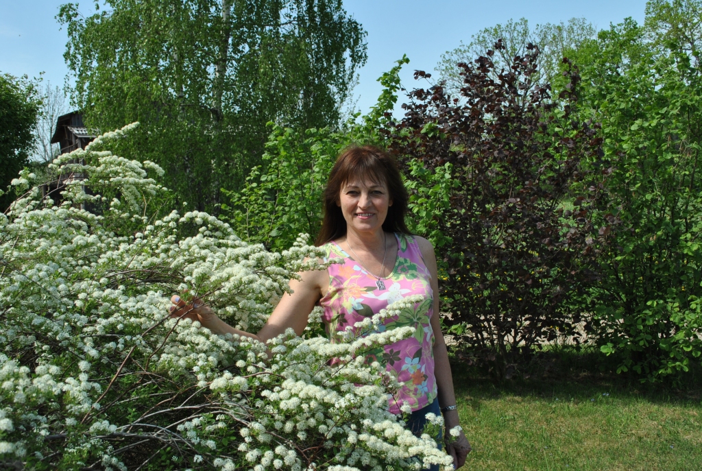 ZIEDOŠA — tāda Elita ir uz skatuves un dzīvē.