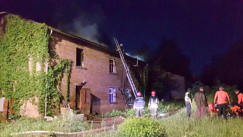 Liesmas nodzēstas. Divas stundas pēc izsaukuma aktīvā degšana bija novērsta, bet vajadzēja vēl trīs stundas, lai likvidētu ēkas koka daļu gruzdēšanu.