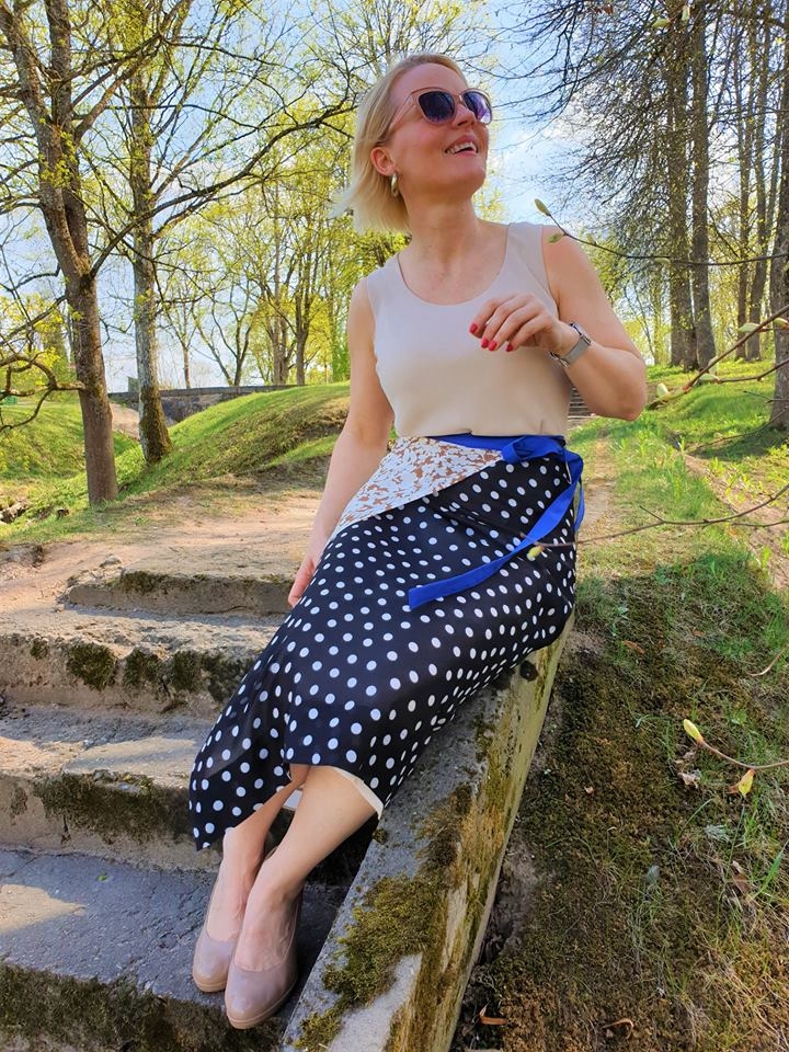 Izdaiļo valkātāju. Kristīne Kalēja savos oriģinālajos tērpos.
Autors: no personīgā albuma