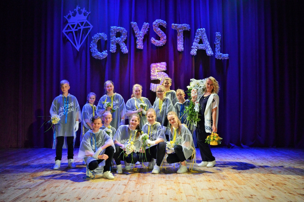 Piecu gadu jubileju atzīmēja Pļaviņu mūsdienu deju grupa “Crystal” Tatjanas Zagorskas vadībā.
Autors: no deju studijas “Dancing Crystal”