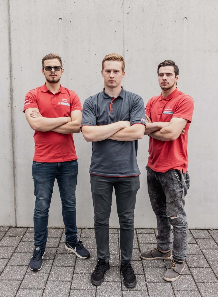 LATVIJAS AUDZĒKŅU DELEGĀCIJA. Kandavas Lauksaimniecības tehnikuma audzēknis (no kreisās) Rolands Gariņš, Aizkraukles Profesionālās vidusskolas audzēknis Raivis Veikšāns un Zaļenieku Komerciālās un amatniecības vidusskolas audzēknis Ervins Marcinkevics.
Autors: no Aizkraukles Profesionālās vidusskolas