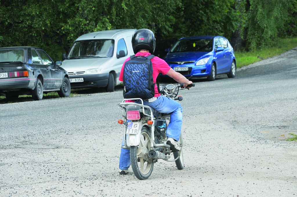 Zēni visās vecuma grupās ievainojumus gūst biežāk nekā meitenes. Taču mediķi uzsver, ka traumu galvenie iemesli ir vecāku neuzmanība, nepietiekama atbildība, kā arī zināšanu trūkums par bērniem drošu vidi un šīs vides uzturēšana.
Autors: Daiņa Ģelža foto