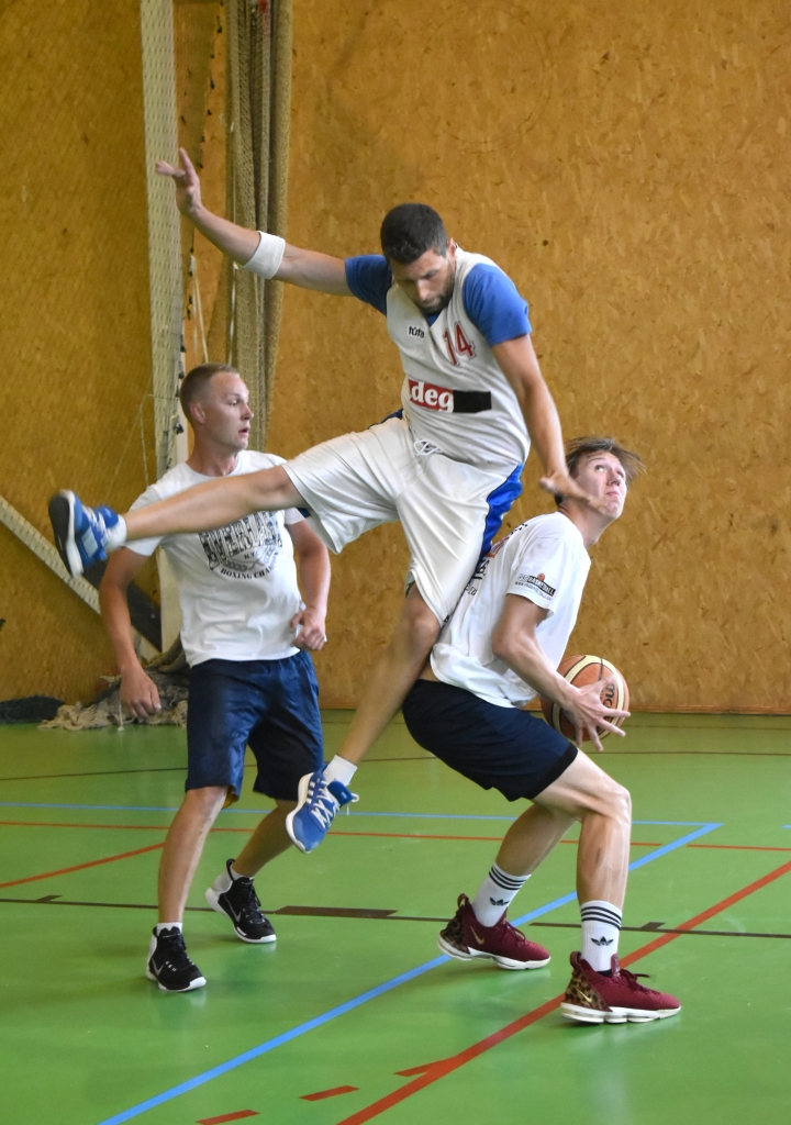 Basketbola sacensības “Kokneses asfalts” iepriecināja ar spraigiem spēļu momentiem.