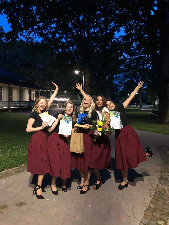 Iegūst otro vietu “Dziesmu karuselī”.
Autors: no personīgā albuma