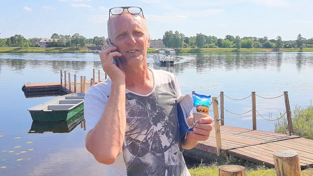 Pilns ideju. Karstā vasara Jāni Zariņu pieceļ piecos no rīta un gulēt liek tikai pēc pusnakts.