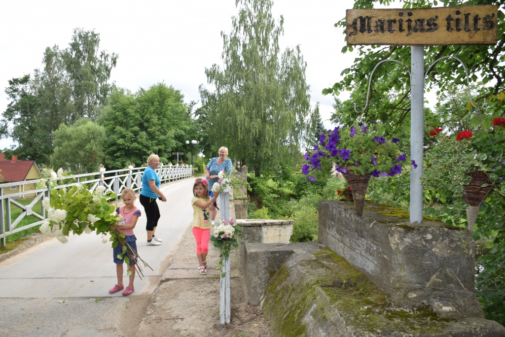 Jau vēsture. “Marijas tilta” svētki Mazzalvē 2016. gadā, kas var kļūt par vienu no aprakstā vērtiem faktiem topošajā grāmatā.
Autors: no “Staburaga” arhīva