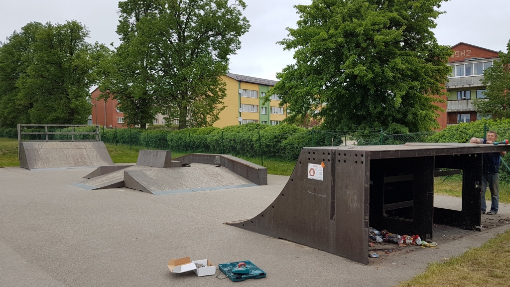 Pagājis mēnesis, kā Kokneses novada Bebru pagasta stadionā nojaukta vietējo jauniešu iecienītā skeitparka rampa.
Autors: Imants Kaziļuns