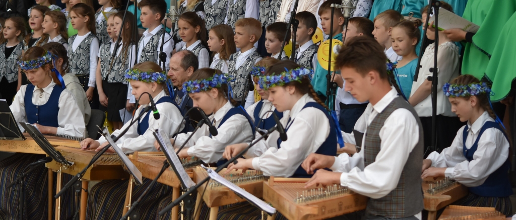 “Kokļu dienā Pēteros” Latvijas Etnogrāfiskajā brīvdabas muzejā muzicēs arī Aizkraukles Mūzikas skolas koklētāju ansamblis.
Autors: no “Staburaga” arhīva