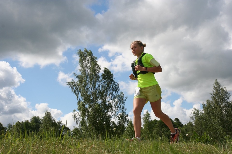 Mazs cinītis gāž lielu vezumu! Garo distanču skrējēja Dzintra Skārda skrējiensoļojumā Rīga—Valmiera.
Autors: no personīgā albuma