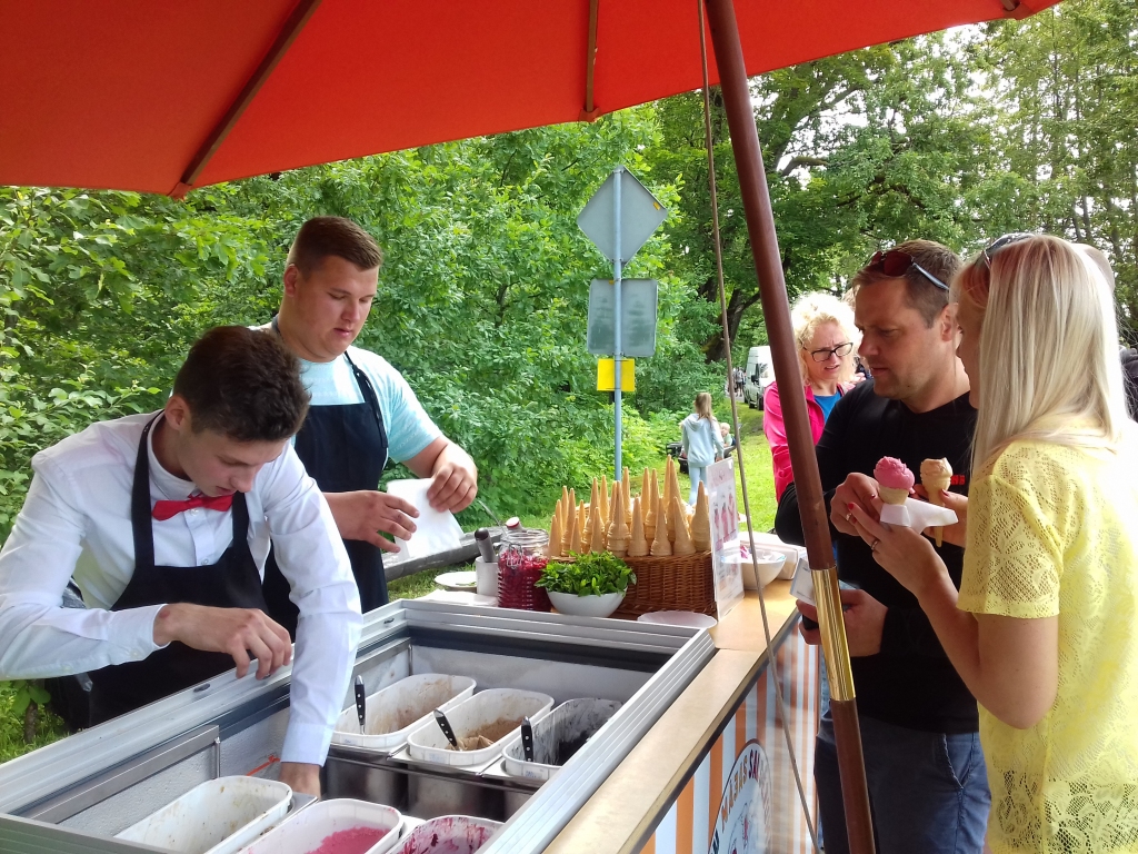 Skrīveru saldējums savvaļas kulinārijas festivālā.
Autors: Silvija Karpoviča