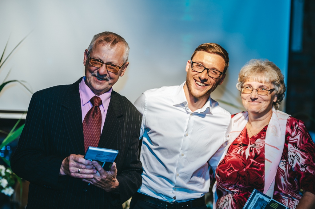 PRIEKS par dēla panākumiem arī Ilvara mammai Jolantai un tētim Pēterim.