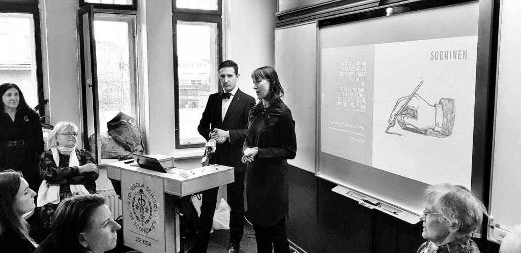 Latvijas Žurnālistu asociācijas rīkotā seminārā juridiskus ieteikumus sniedz advokāti Ieva Andersone un Andris Tauriņš.
Autors: no personiskā arhīva