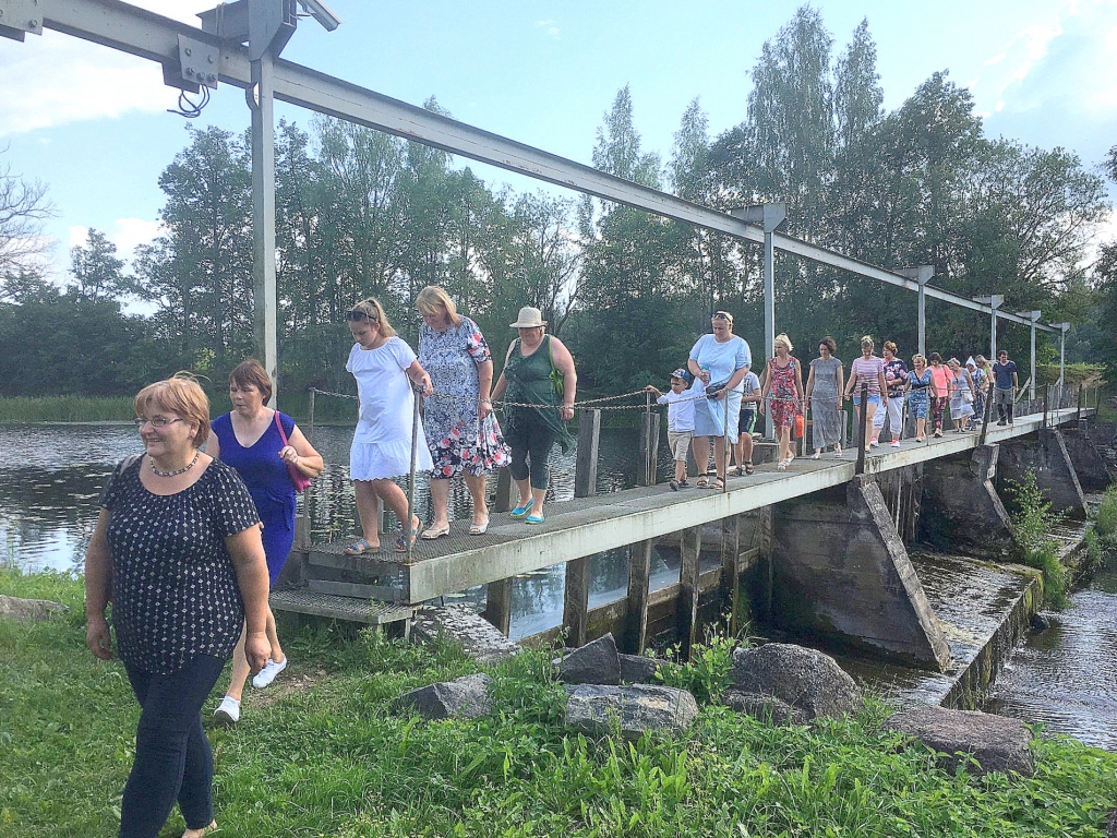 Uz Hāna dzirnavām. Te pasākuma dalībnieki piedalījās atrakcijā — žurku sišanā.
Autors: no Ērberģes muižas