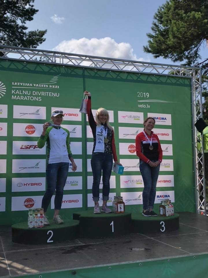 UZ GODA PJEDESTĀLA 2. vietas pakāpiena pļaviņiete Inese Zvirgzdiņa.
Autors: no Igo Japiņa sporta aģentūras