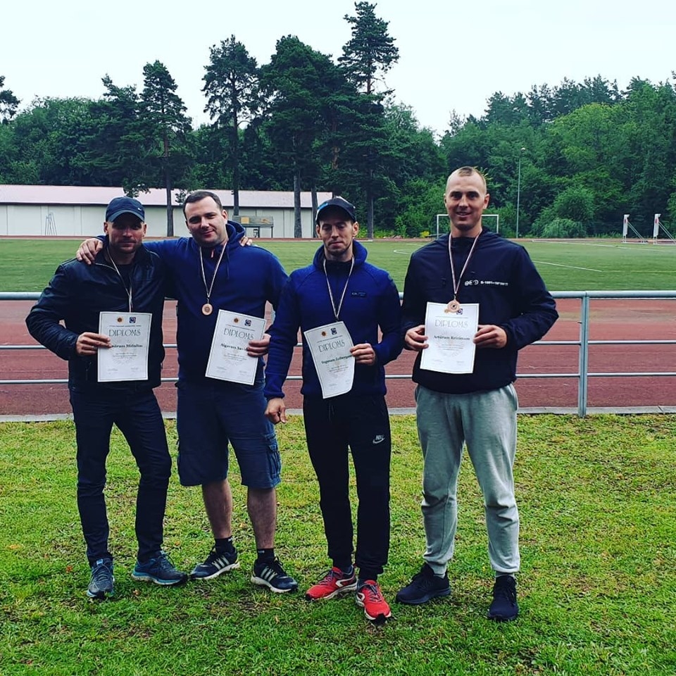 Bronzas medaļu ieguvēji. Zemgales reģiona brigādes komanda — Ainārs Mičulis (no kreisās), Aigars Savickis, jēkabpilietis Ingus Zolbergs un Artūrs Reidzāns.
Autors: no personīgā albuma