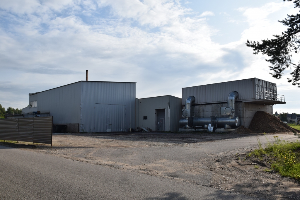 Dīkstāve beigusies. Jaunjelgavas koģenerācijas stacija augustā atsākusi darbu. Katlumājā nomainīts apkures katls, un turpinās teritorijas labiekārtošanas darbi.
Autors: Imants Kaziļuns