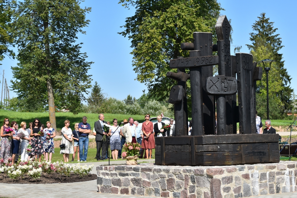 “SIBĪRIJAS KRUSTI” nav tikai kokā atveidoti krusti, tas ir apliecinājums daudzu latviešu sāpēm un pārdzīvojumiem.