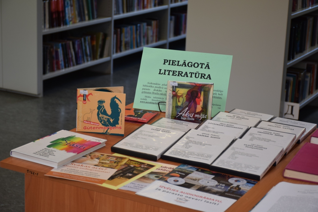 LASĪT KLAUSOTIES. Grāmatas tiem, kuriem grūti redzēt drukātu tekstu.