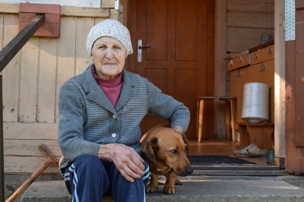 Ar draugu, sargu un mednieku. Marijas taksītis Toris palīdz sargāt ne tikai māju, bet arī kuplo vistu saimi.