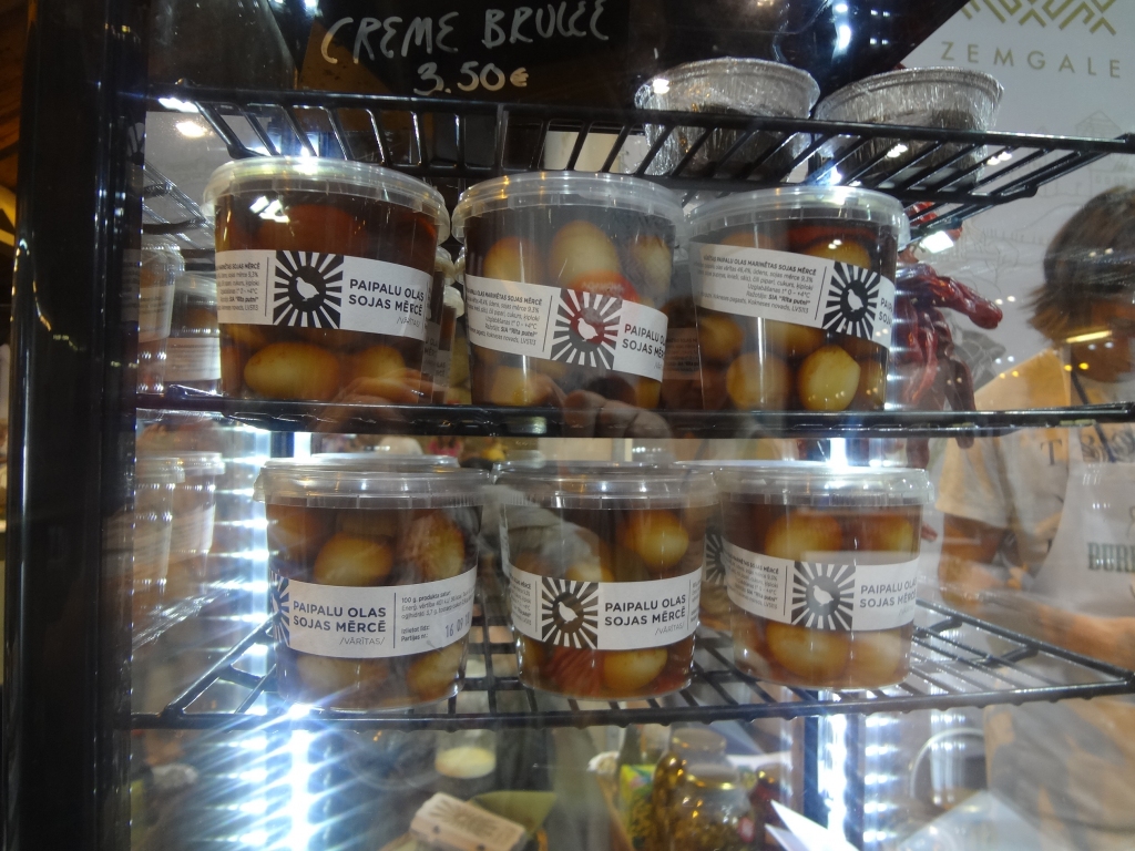 Pērn “Rīta putnu” saimnieki izstādes apmeklētājiem piedāvāja lobītas paipalu olas sojas mērcē, šogad viņi tos pārsteigs ar desertu.
Autors: no “Staburaga” arhīva