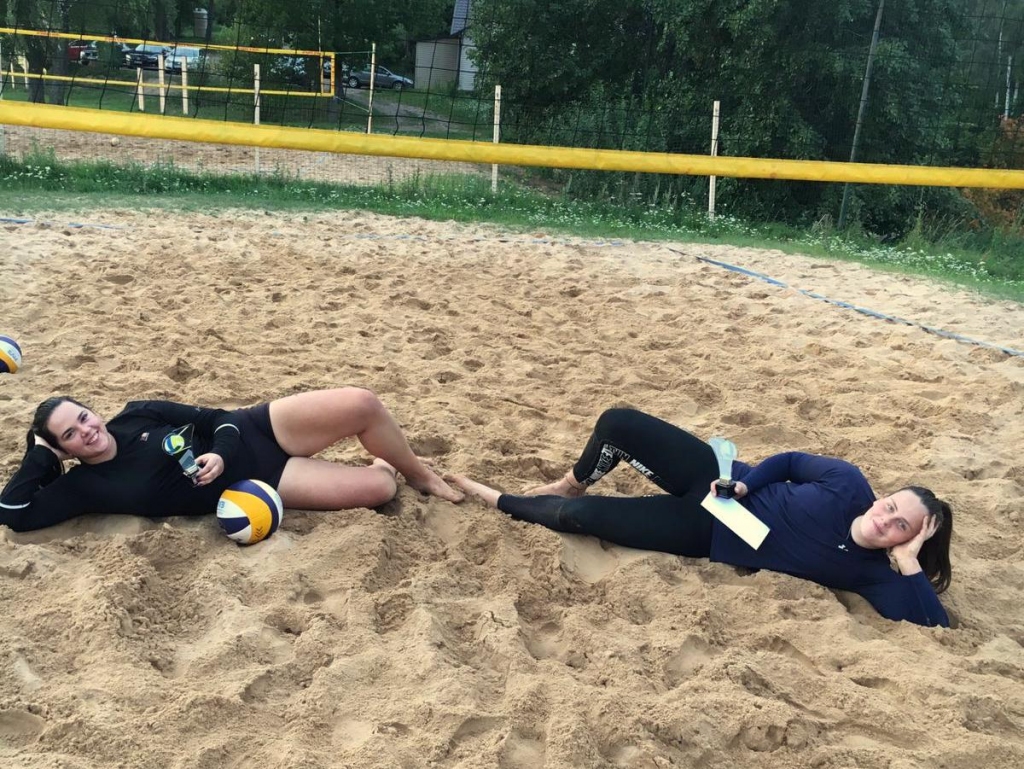 Sieviešu grupā uzvaru izcīnīja Dagmāra Luckāne (no kreisās) un Megija Platā.
Autors: no personīgā albuma