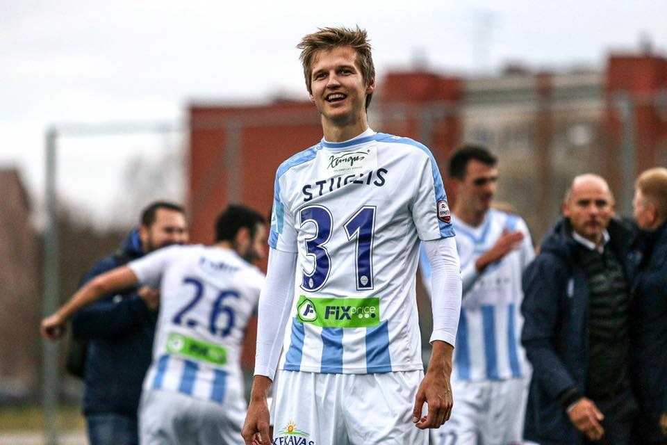 Elvis Stuglis (priekšplānā).