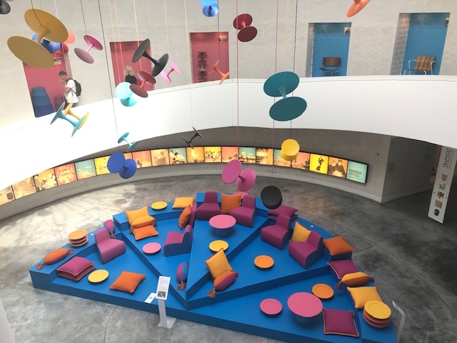 Modernās mākslas muzejs “Trophot” Koldingā. Liela platība atvēlēta tieši interjera dizainam.