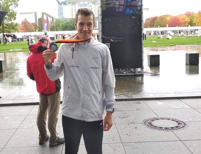 Garo distanču pavēlnieks. Jānis Višķers no Kokneses Berlīnes maratonā sasniedza trešo visu laiku ātrāko Latvijas rezultātu.
