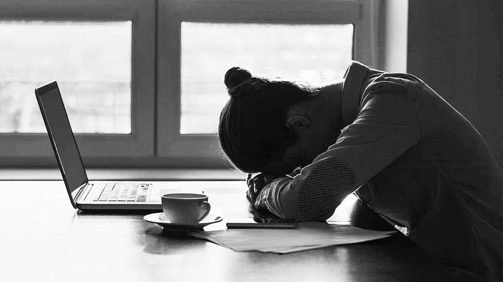 Nogurums ir viena no pazīmēm B12 vitamīna trūkumam organismā.