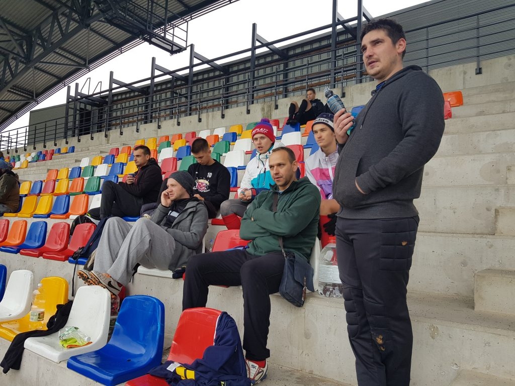 Gatavojoties kārtējai spēlei. Kokneses futbolisti Vidzemes zonas minifutbola finālsacensībās amatieriem.
Autors: no personīgā albuma