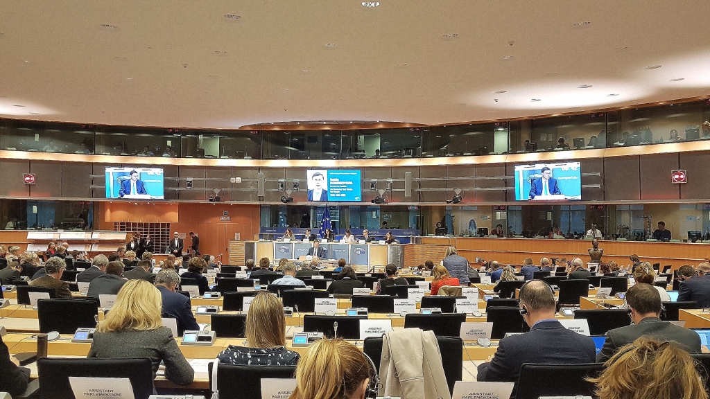 Kandidāta noklausīšanās. Divarpus stundas ilgā intervija ungāru politiķa Jozefa Antalda vārdā nosauktās ēkas sēžu zālē Briselē.