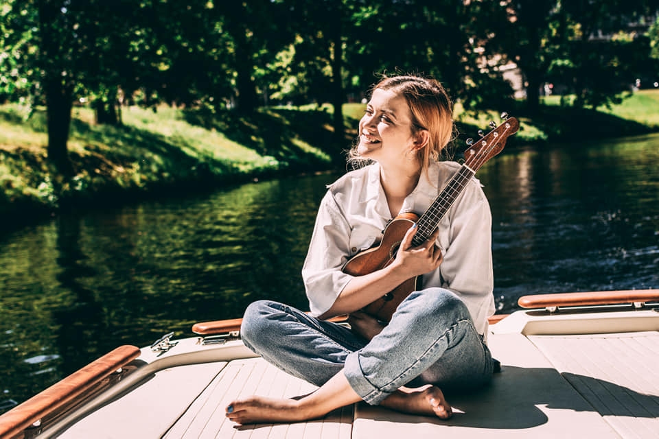 Lai skan! Anna Krista Ostrovska dziesmas “Do you know” videoklipa uzņemšanas laikā.
Autors: Raimonda Subatoviča foto