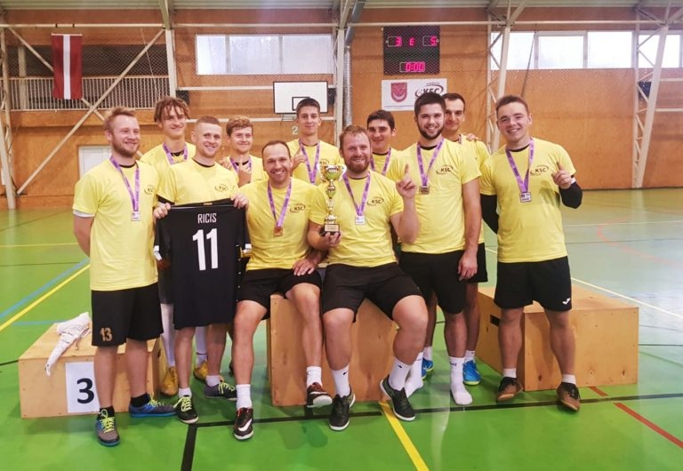 “Riča kauss” paliek mājās. Koknesieši pēc izcīnītās uzvaras pašmāju turnīrā.
Autors: no personīgā albuma