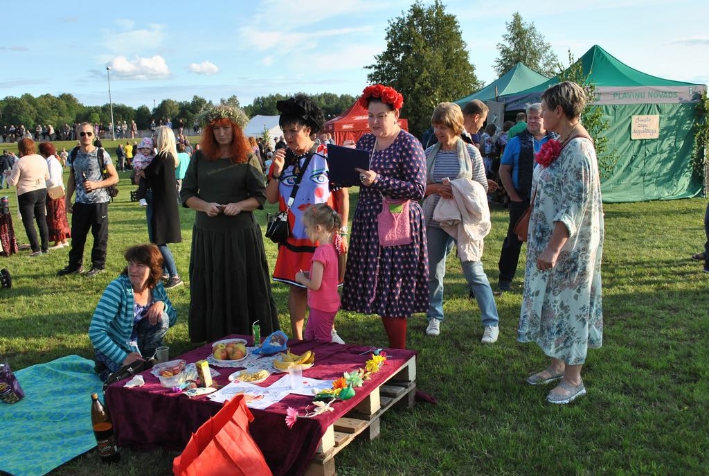 NOJAUC ROBEŽAS. Piektdienas Pēcpusdienas Pikniks Pļaviņu Pļavā ir pasākums, kāda nav citur. Tajā piedalās arī apkārtējo novadu iedzīvotāji.
Autors: no “Staburaga” arhīva