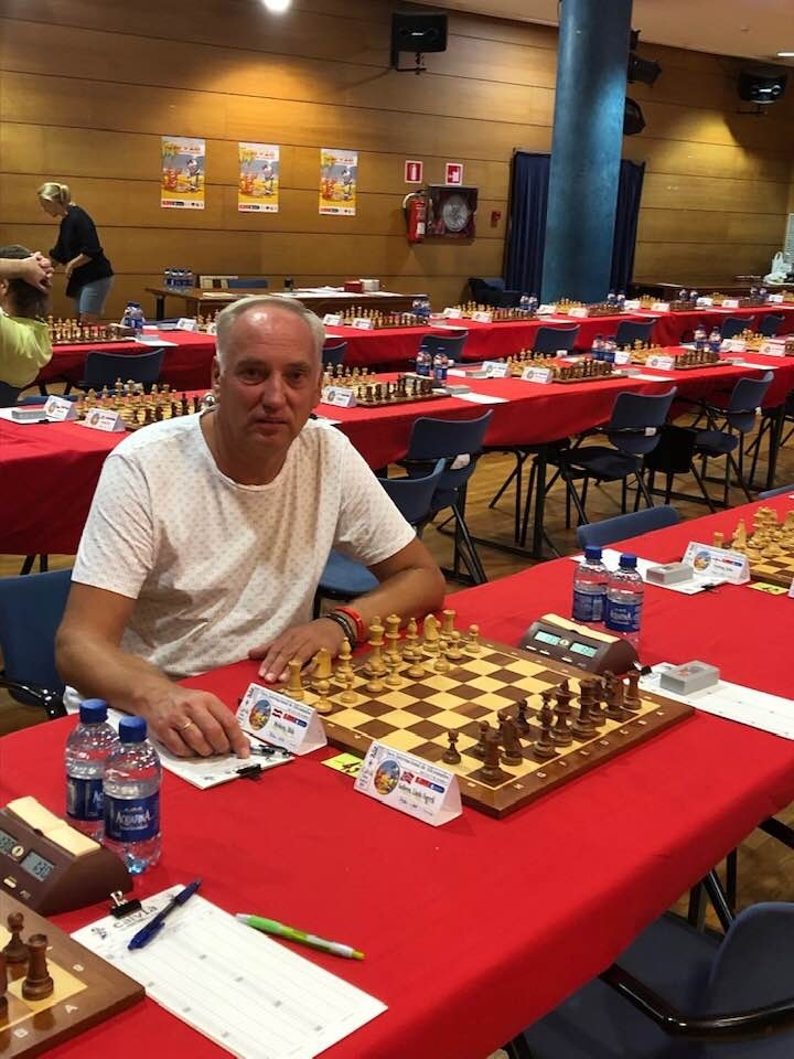 ULDIS MELDERIS gatavojas kārtējai spēlei.
Autors: no Ulda Meldera albuma