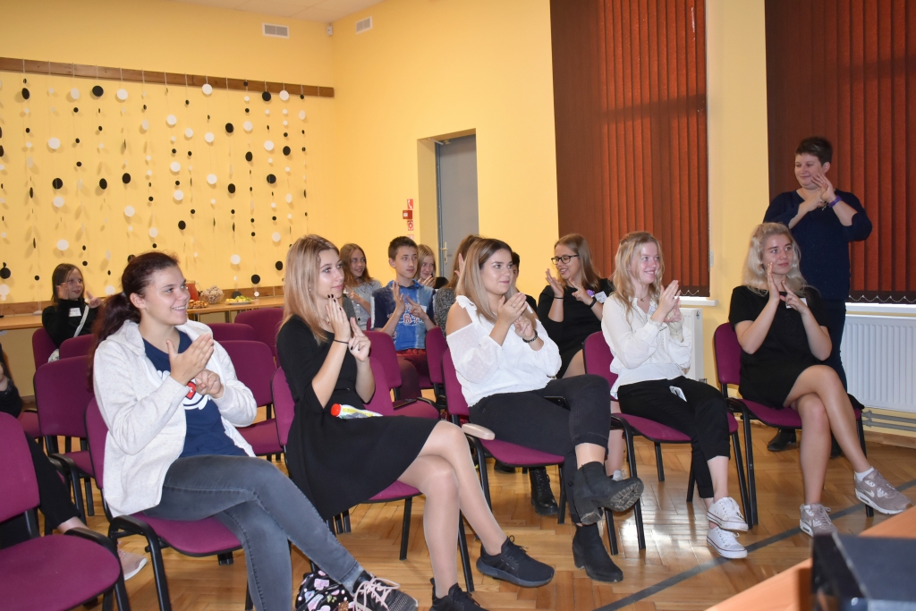 Par stipru un jauniešiem draudzīgu novadu! Jaunjelgavas jaunieši ar aplausiem atklāj forumu.