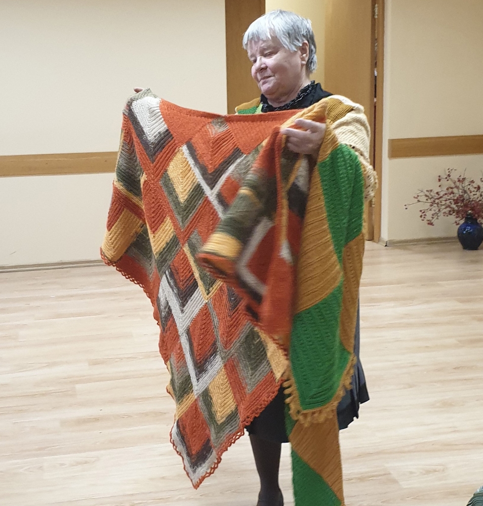 Izcili rokdarbi. Marija Upmale rādīja savus darinātos lakatus.
Autors: Gunita Gorbačova