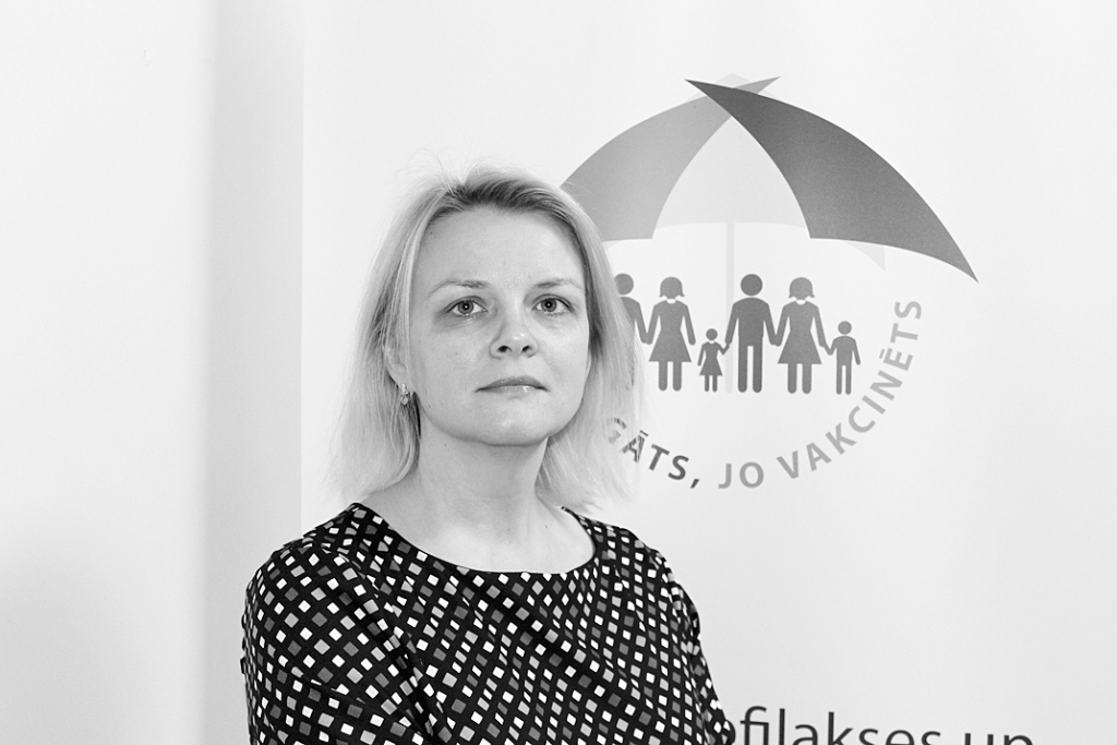 Vakcīna pret gripu bērniem līdz divu gadu vecumam un grūtniecēm šogad iekļauta valsts imunizācijas programmā, stāsta Slimību profilakses un kontroles centra epidemioloģe Larisa Savrasova un rosina to izmantot.
Autors: no SPKC