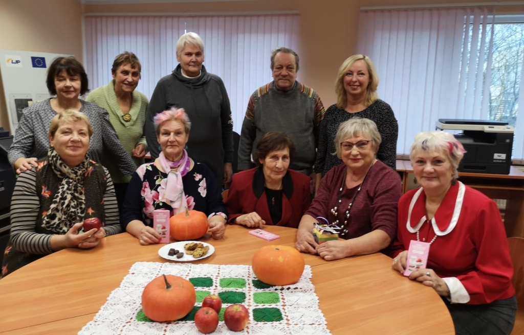 Kokneses pagasta bibliotēkā interesenti varēja piedalīties krustvārdu mīklu minētāju pasākumā. Koknesē tas notika jau ceturto reizi. Šoreiz piedalījās 
11 erudīti — šī vaļasprieka cienītāji. Viņi risināja krustvārdu mīklas un burtu režģi. Pie balvām tika visi, bet visveiksmīgākā šajā nodarbē bija Zigrīda Garkakle, iegūstot 61 punktu no 65! Erudītākās mīklu minētājas godā viņa ir ne pirmo reizi. Nākamā šī tikšanās plānota nākamgad.
Autors: no  Kokneses pagasta bibliotēkas