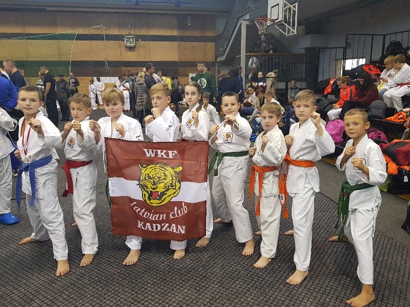 kluba “Kadzan” karatisti Saulkrastos izcīnīja septiņas godalgotas vietas.
Autors: no kluba “Kadzan” arhīva