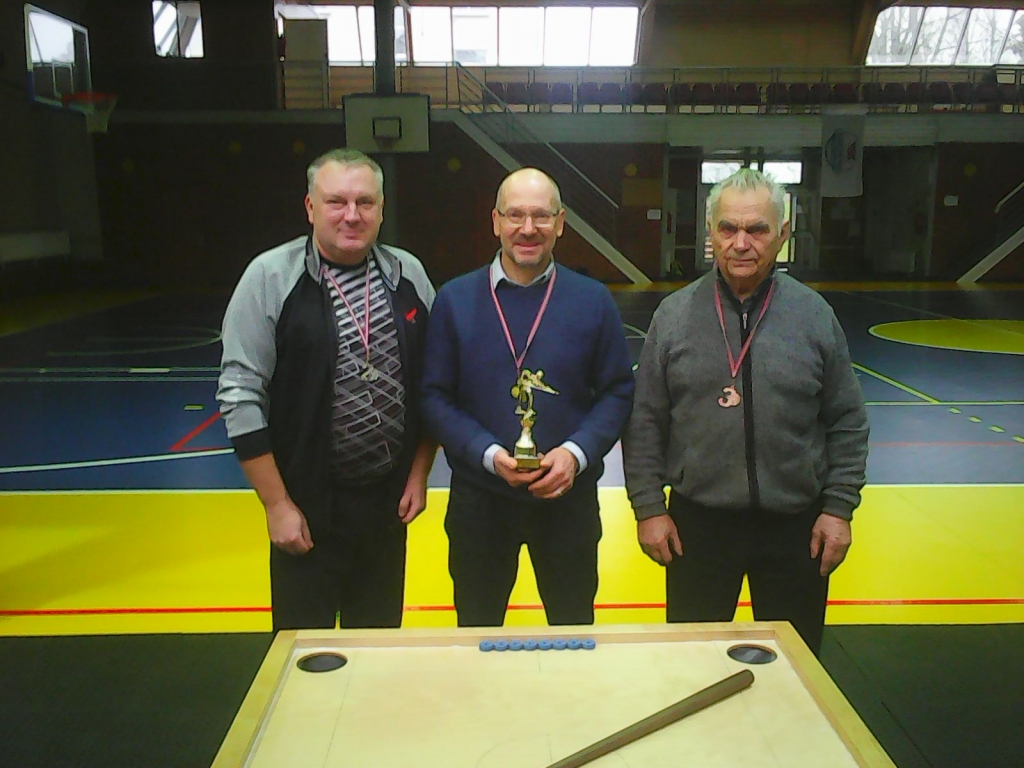 Novusa turnīra uzvarētāji. No kreisās — Juris Budris, Juris Narogs un Dainis Ozoliņš.
Autors: no I. Silava albuma