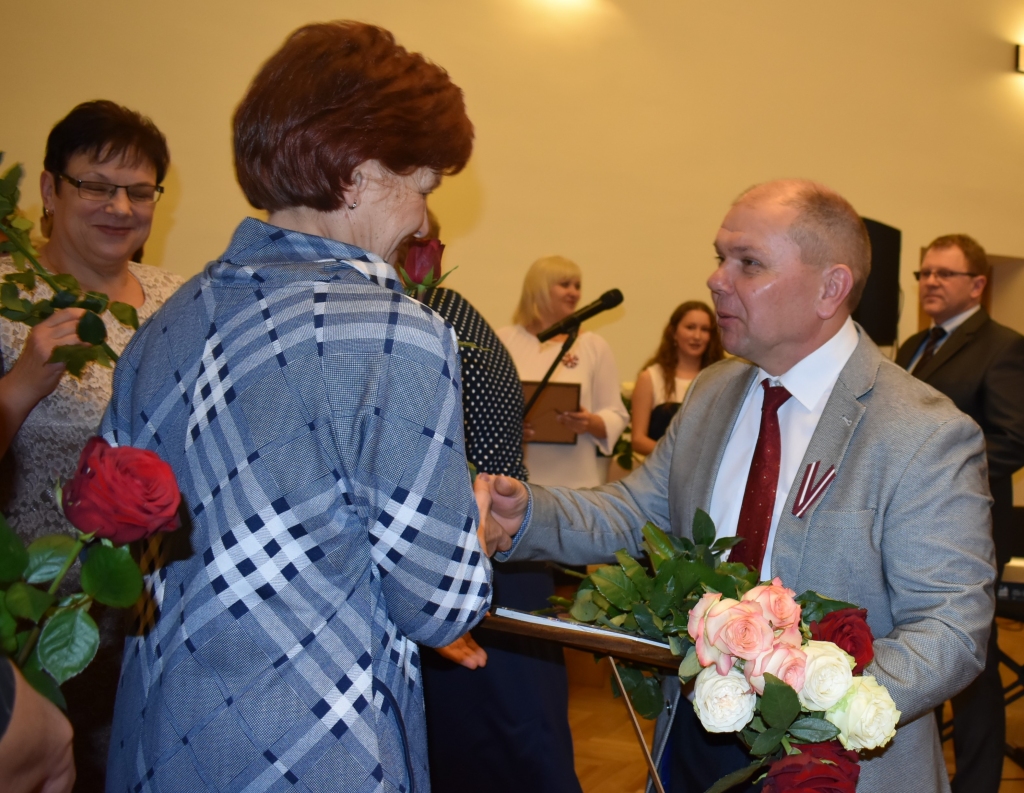 Profesionālis savā vietā. Modris Osītis pirms gandrīz 30 gadiem Neretas slimnīcā strādāja par saimnieciskā transportlīdzekļa vadītāju un aizvietoja ātrās palīdzības šoferīšus atvaļinājuma laikā. Taču no 1992. gada ātrās palīdzības mašīnas vadīšana ir viņa pamatdarbs. Šajos gados Modris kļuvis par profesionālu Neatliekamās medicīniskās palīdzības dienesta darbinieku.