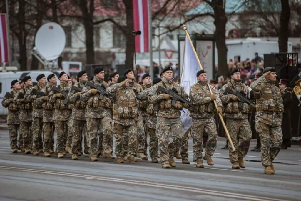 LEPNI PAR SAVU VALSTI UN NOVADU ir Zemessardzes 55. kājnieku bataljona pārstāvji.
Autors: no Aleksandra Sotnikova albuma