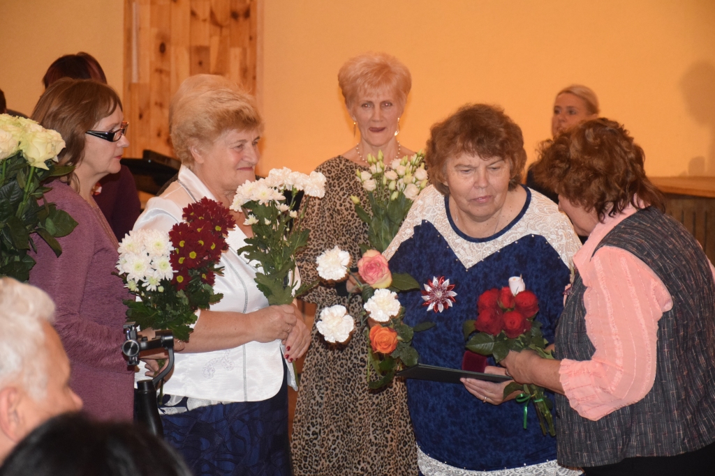 PALDIES ĀRSTEI Ilzei Sarmai (otrā no labās) teica ļoti daudzi viņas pacienti, kolēģi un draugi.