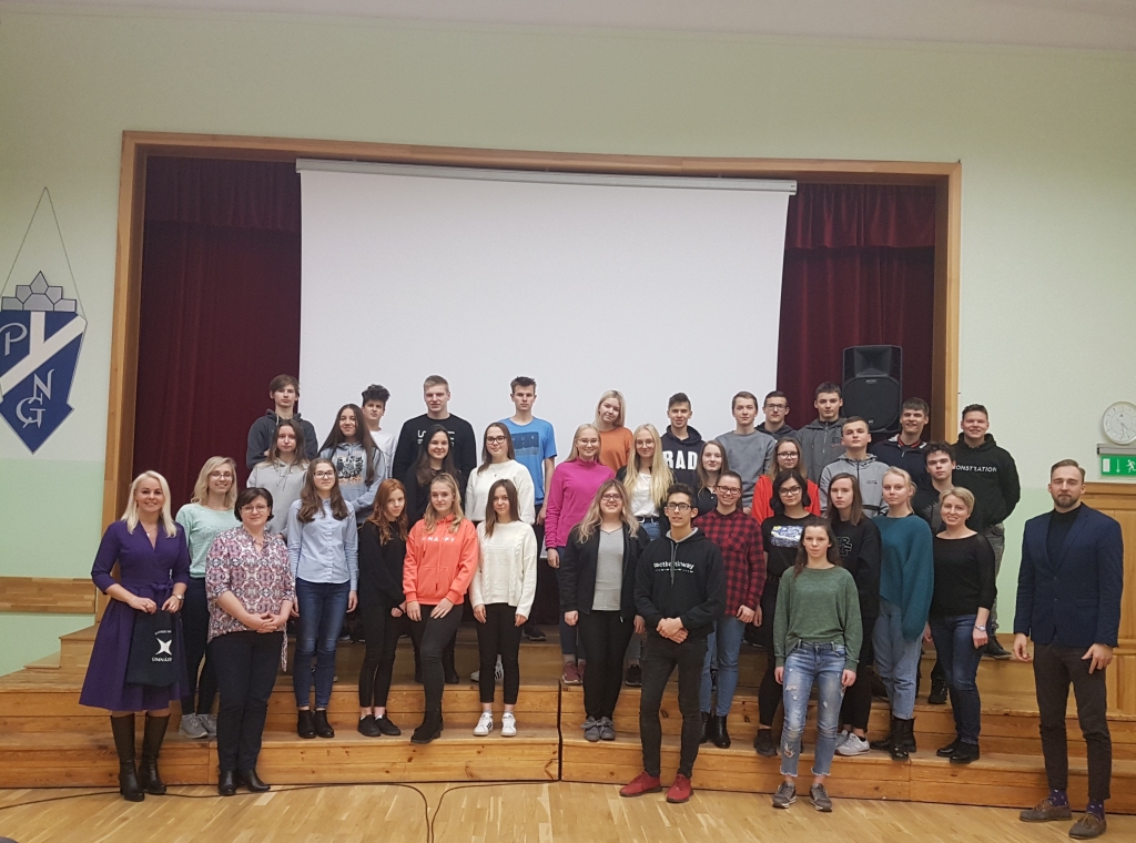 TIEKAS PĻAVIŅĀS. Nodarbībās jaunieši guva ieskatu, kā darbojas uzņēmumi.
Autors: no Pļaviņu novada ģimnāzijas