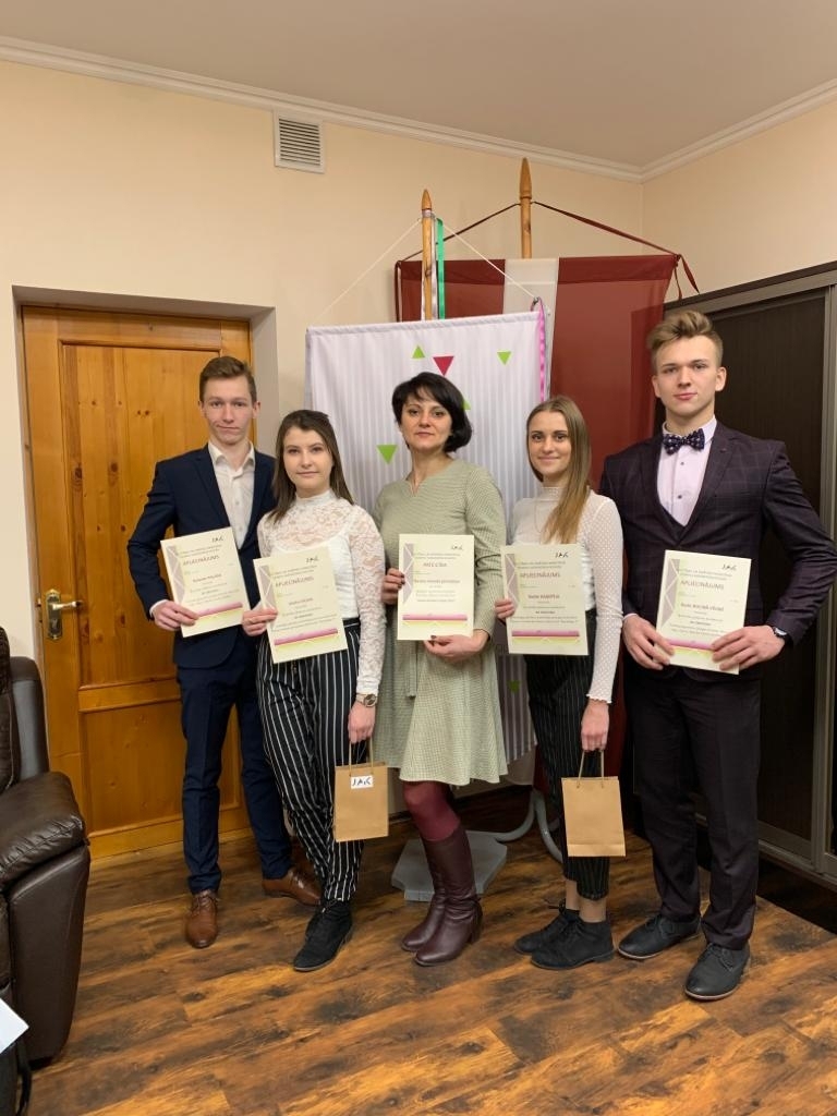 Autors: no Pļaviņu novada ģimnāzijas