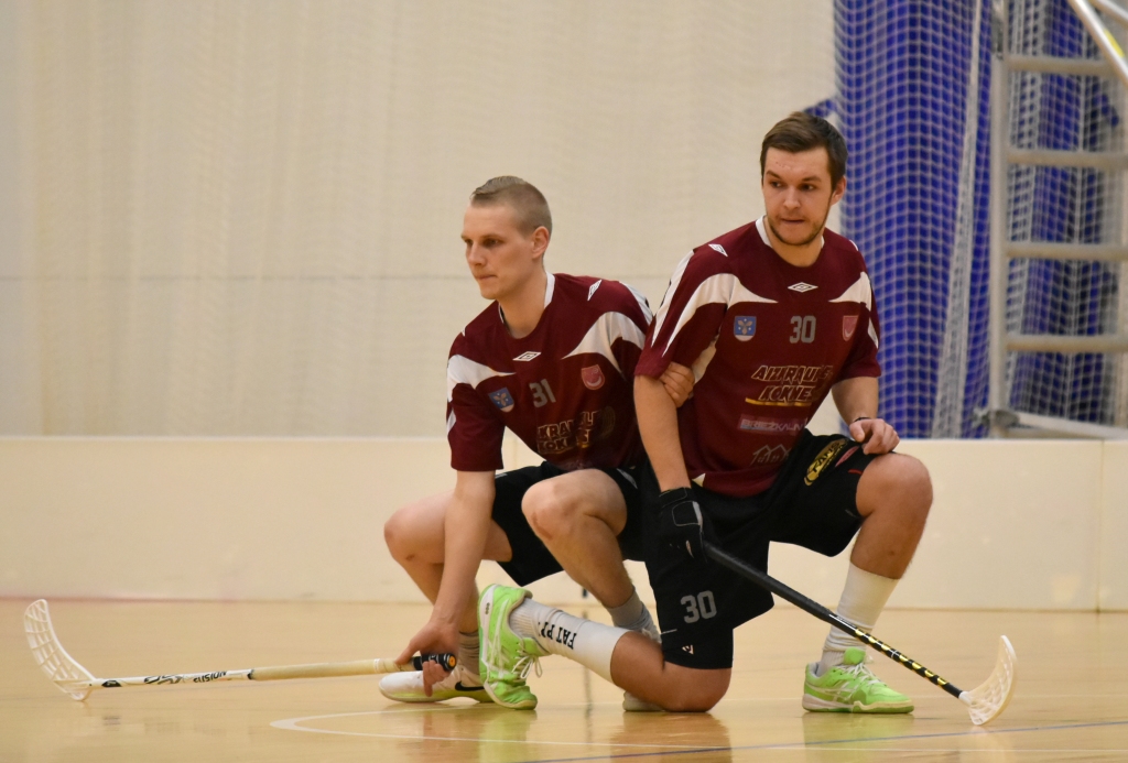 Vienības “Aizkraukle/Koknese” spēlētāji Nauris Ezerlīcis (no kreisās) un Deniss Ždanovs.