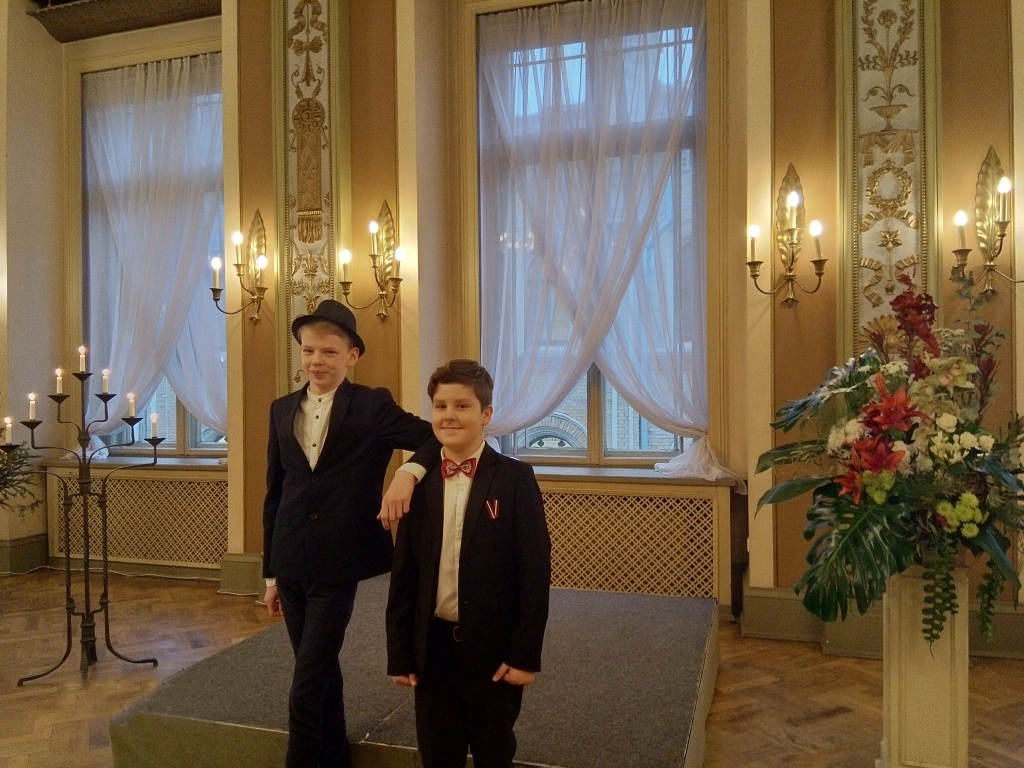 STĀSTNIEKU ĶĒNIŅŠ UN LIELAIS STĀSTNIEKS. Kristiāns Bērziņš (no kreisās) un Edvards Maruss.
Autors: Ligita Veļčinska