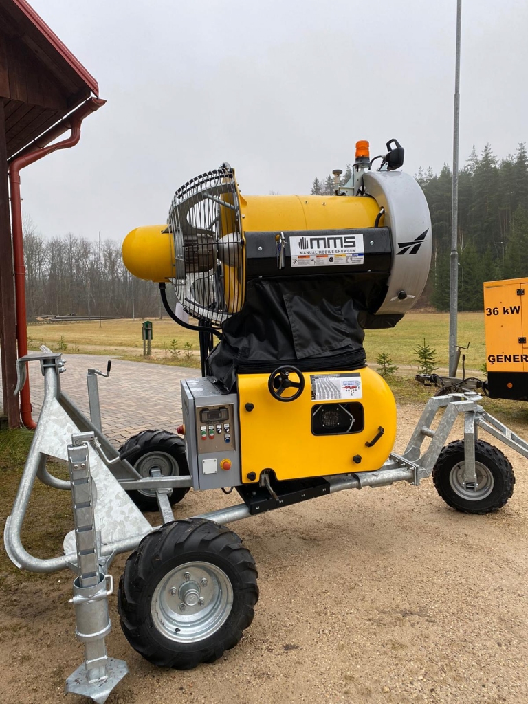 GATAVS DARBAM — jaunais sniega lielgabals.
Autors: no sporta biedrības “Mailes”