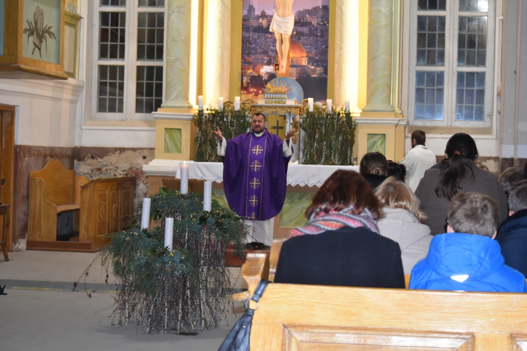 KURMENES BAZNĪCĀ jau notikuši vairāki labdarības koncerti. Arī šo sestdien priesteris Andrejs Mediņš aicina apmeklēt skaistu koncertu ar izcilu mūziķu piedalīšanos.